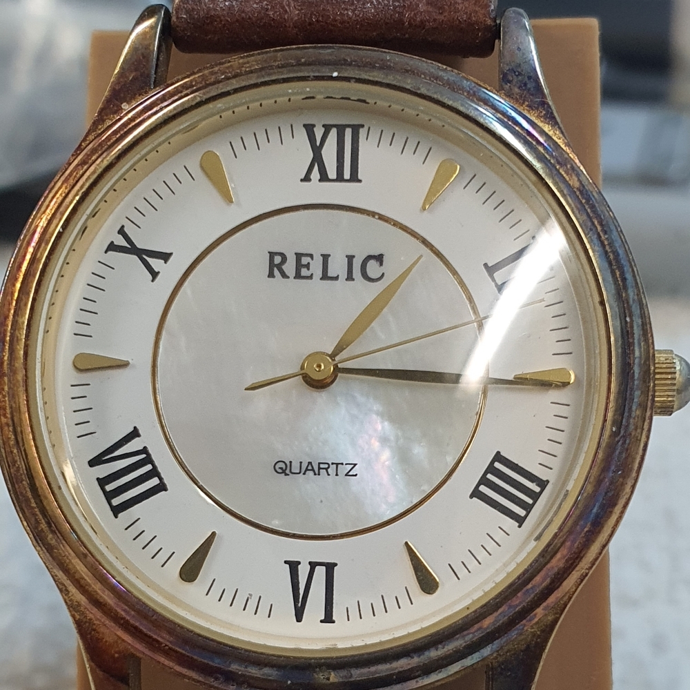 10/$20 Relic ZR-37055 Goldtone/White/MOP Leather Men's Watch